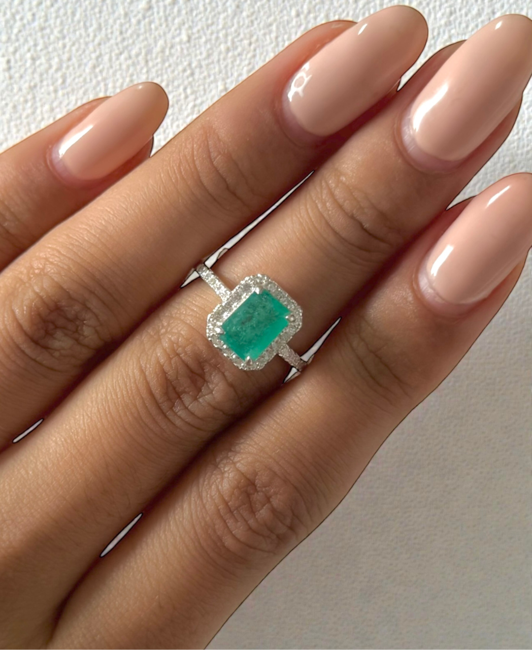 Premium esmeralda anillo