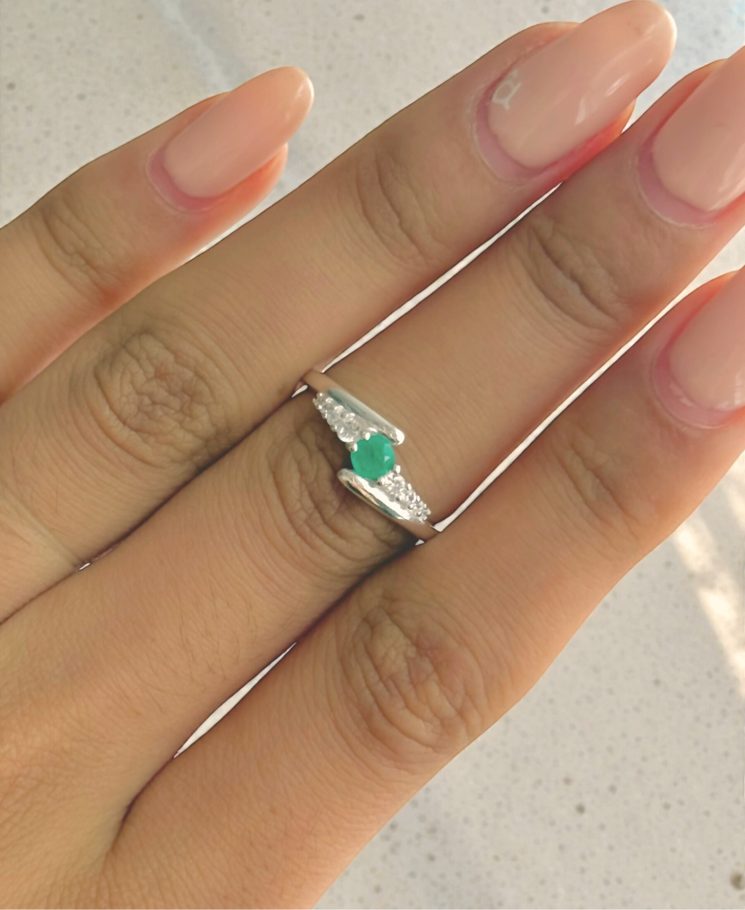 Destino esmeralda anillo