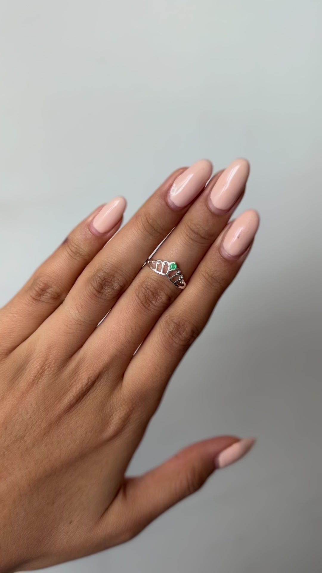 Corona real verde anillo